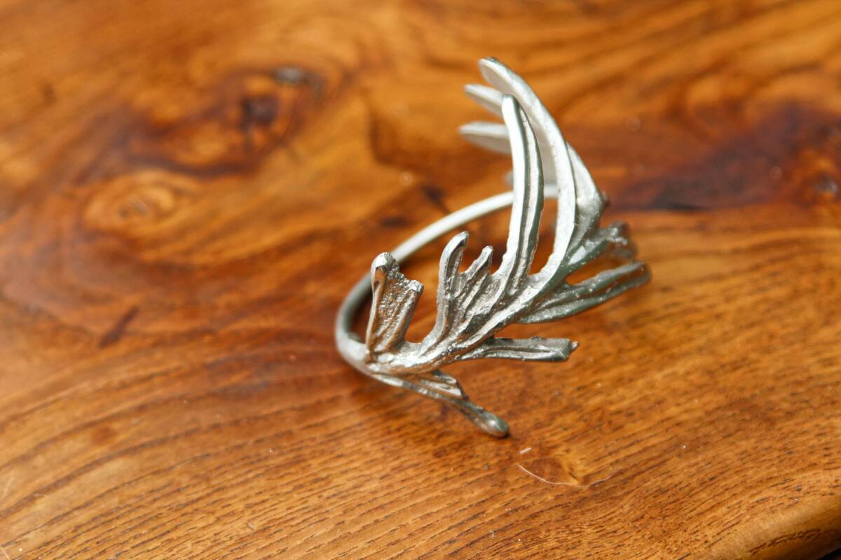 Set of 8 silver metal napkin rings