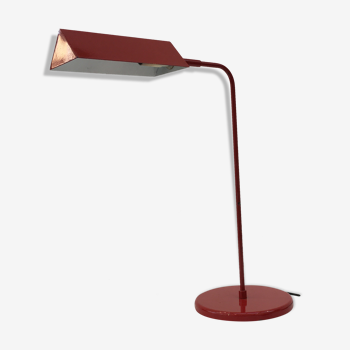 Graphic table lamp in red lacquered metal