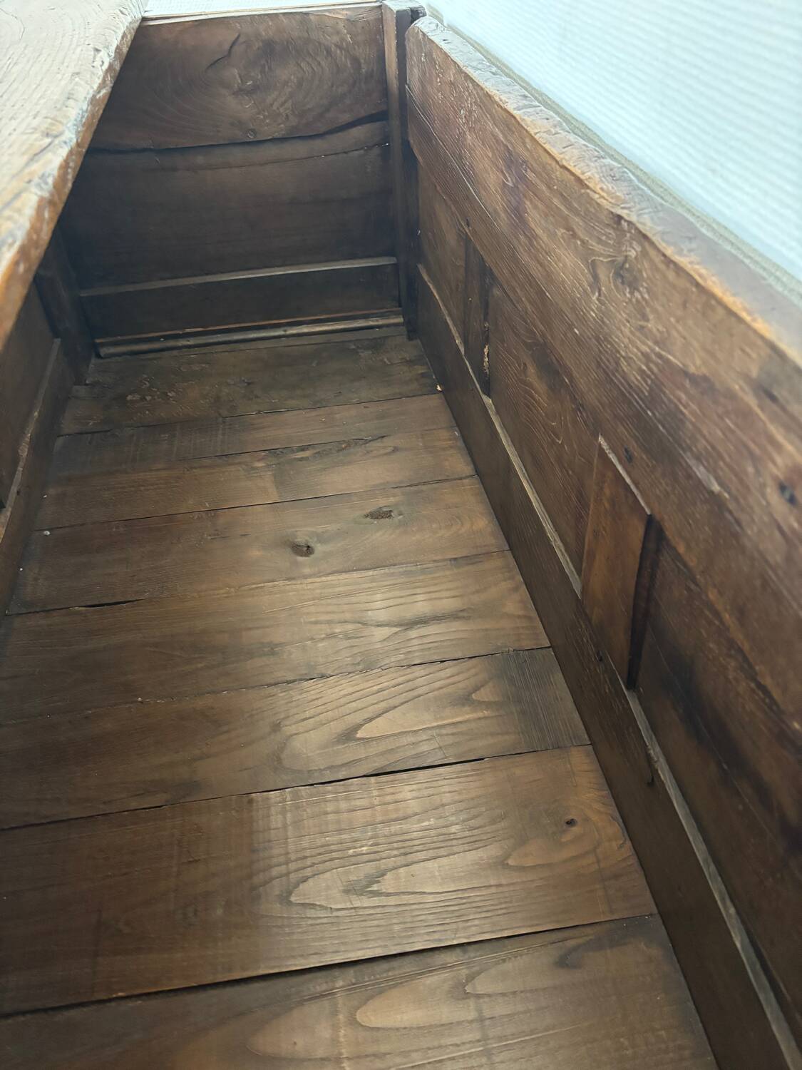 Grand coffre ancien en chêne massif – XIXe – belle patine d’origine