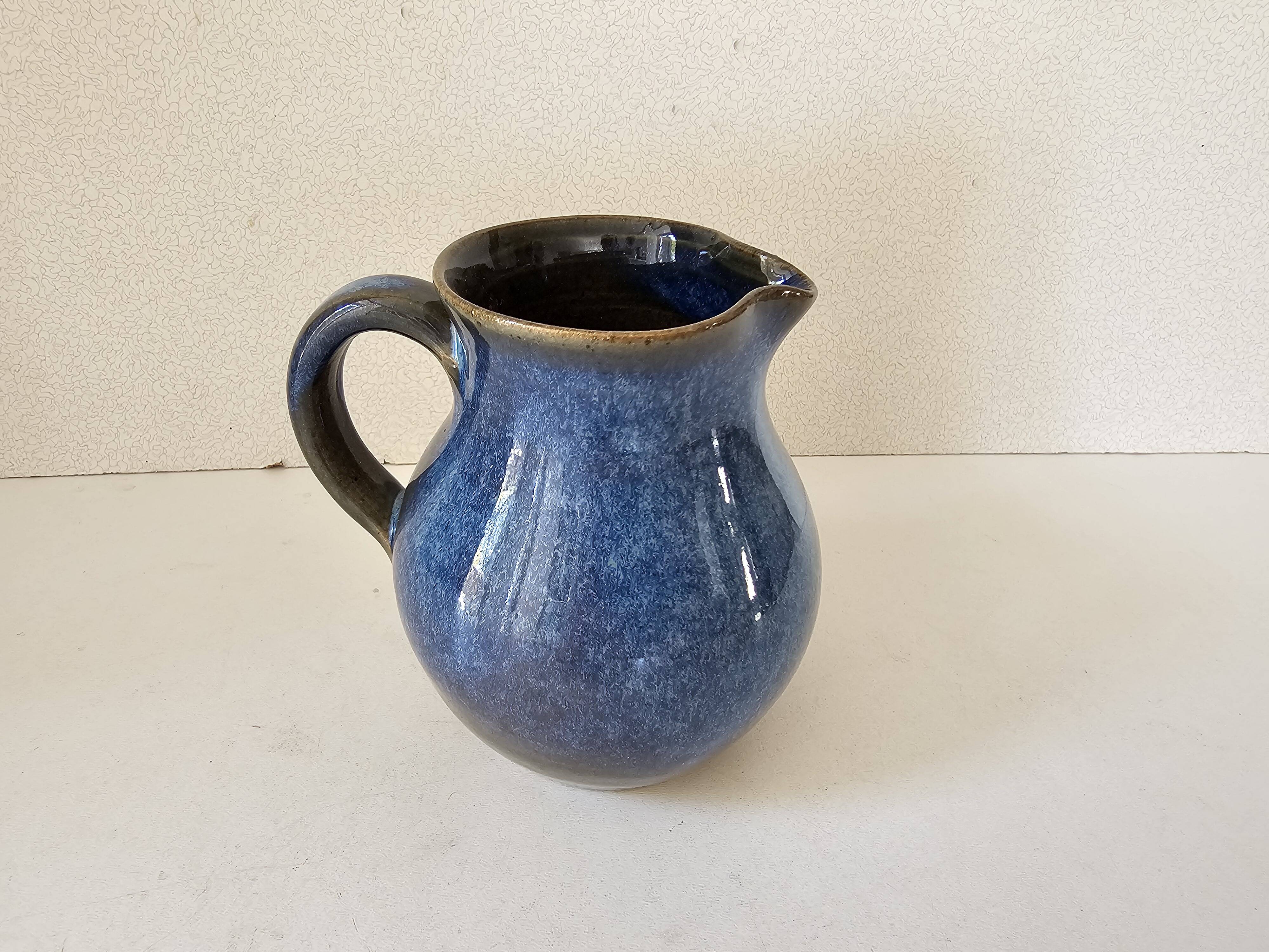 Teapot and milk jug set in glazed ceramic (cobalt blue) design