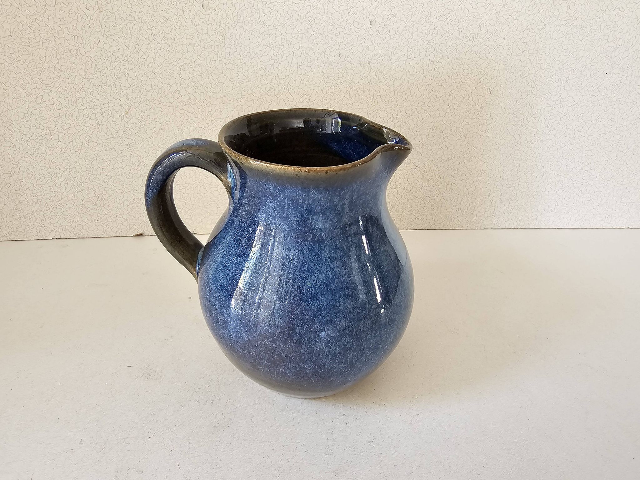 Teapot and milk jug set in glazed ceramic (cobalt blue) design