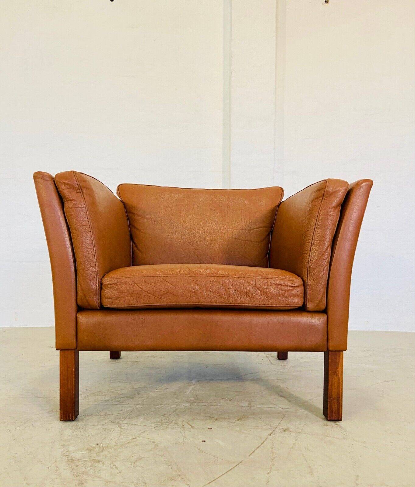 Fauteuil lounge scandinave vintage en cuir cognac, style milieu du siècle