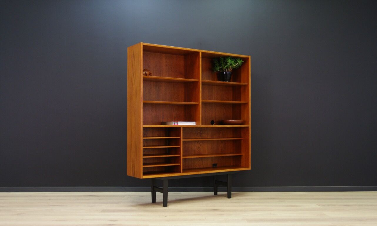Poul Hundevad bookcase