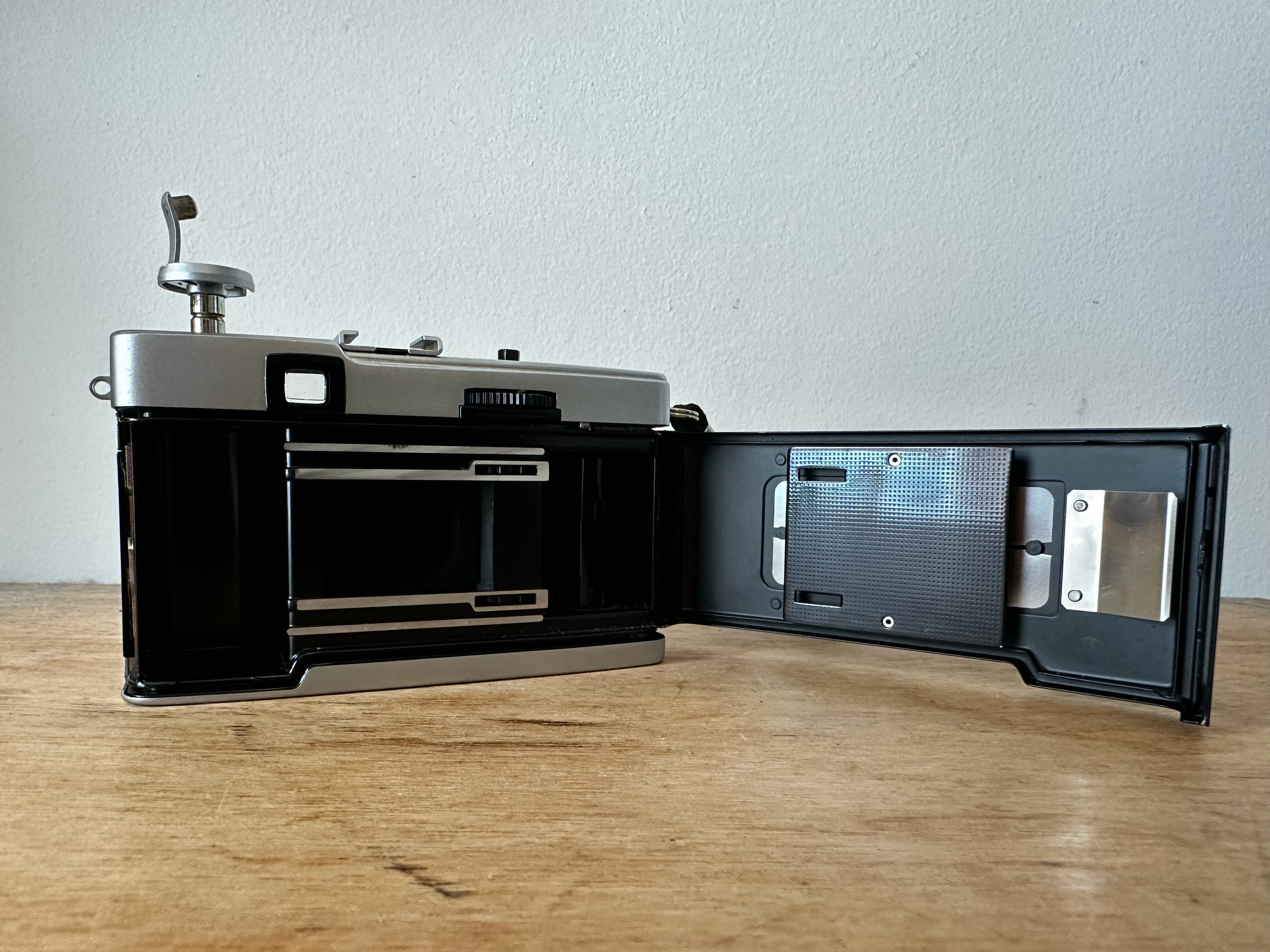 1980s Olympus Trip 35 Camera - Fully working great condition