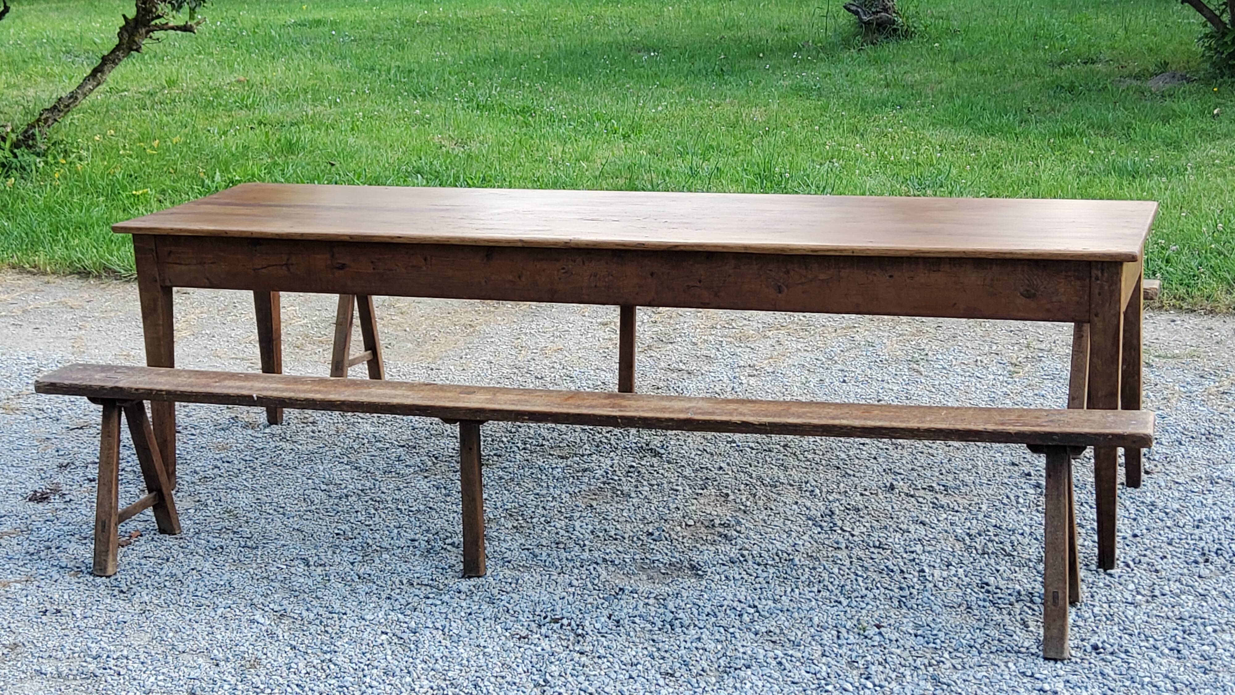 Farm table nineteenth century feet spindles 251cm and its 2 benches