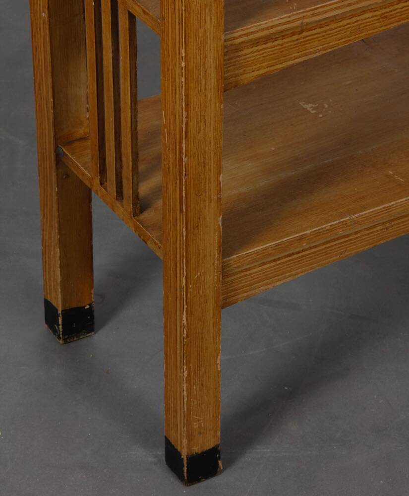 Etagère en bois datant des années 1960