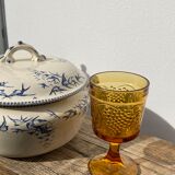 Amber stemmed glasses with vintage fruit decoration - Old brown glasses