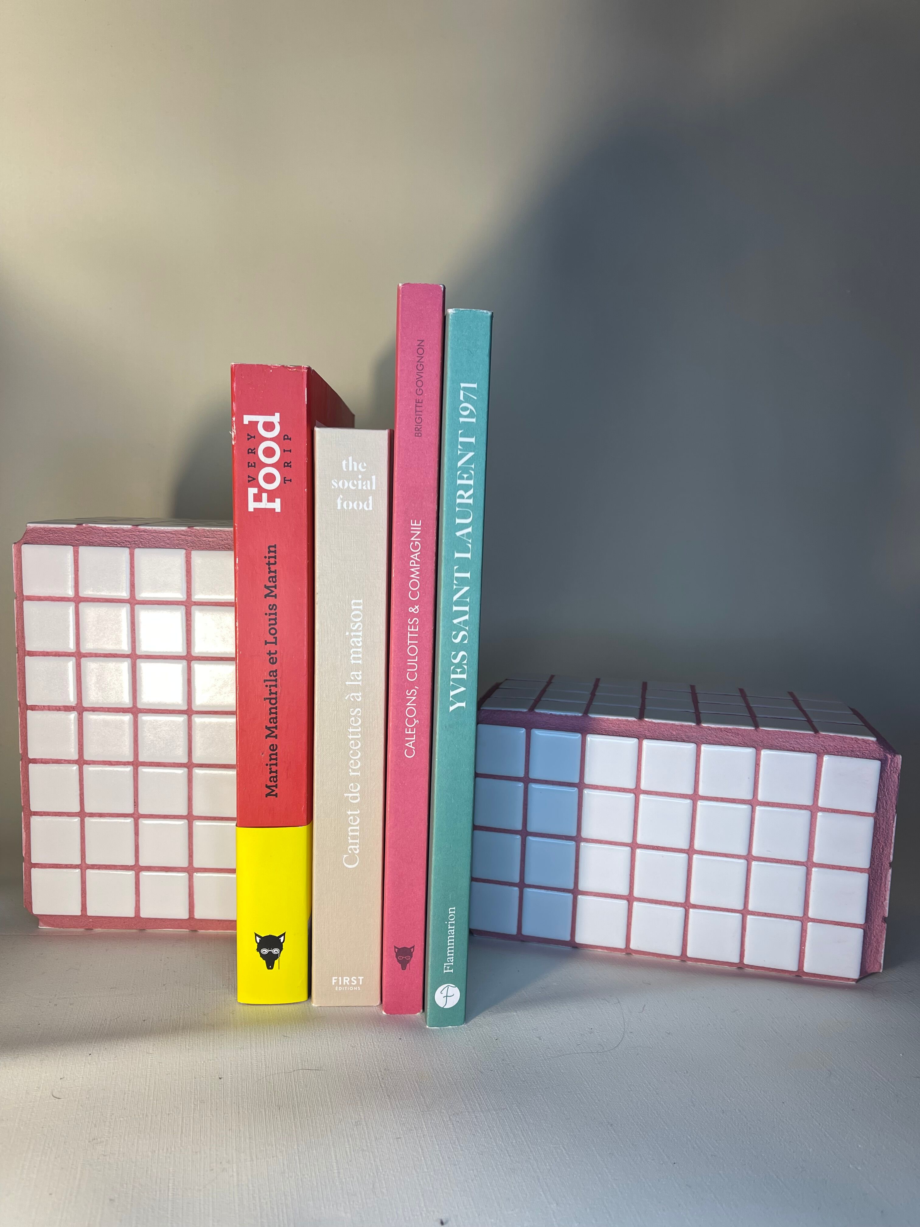 Serre-livres blanc et rose