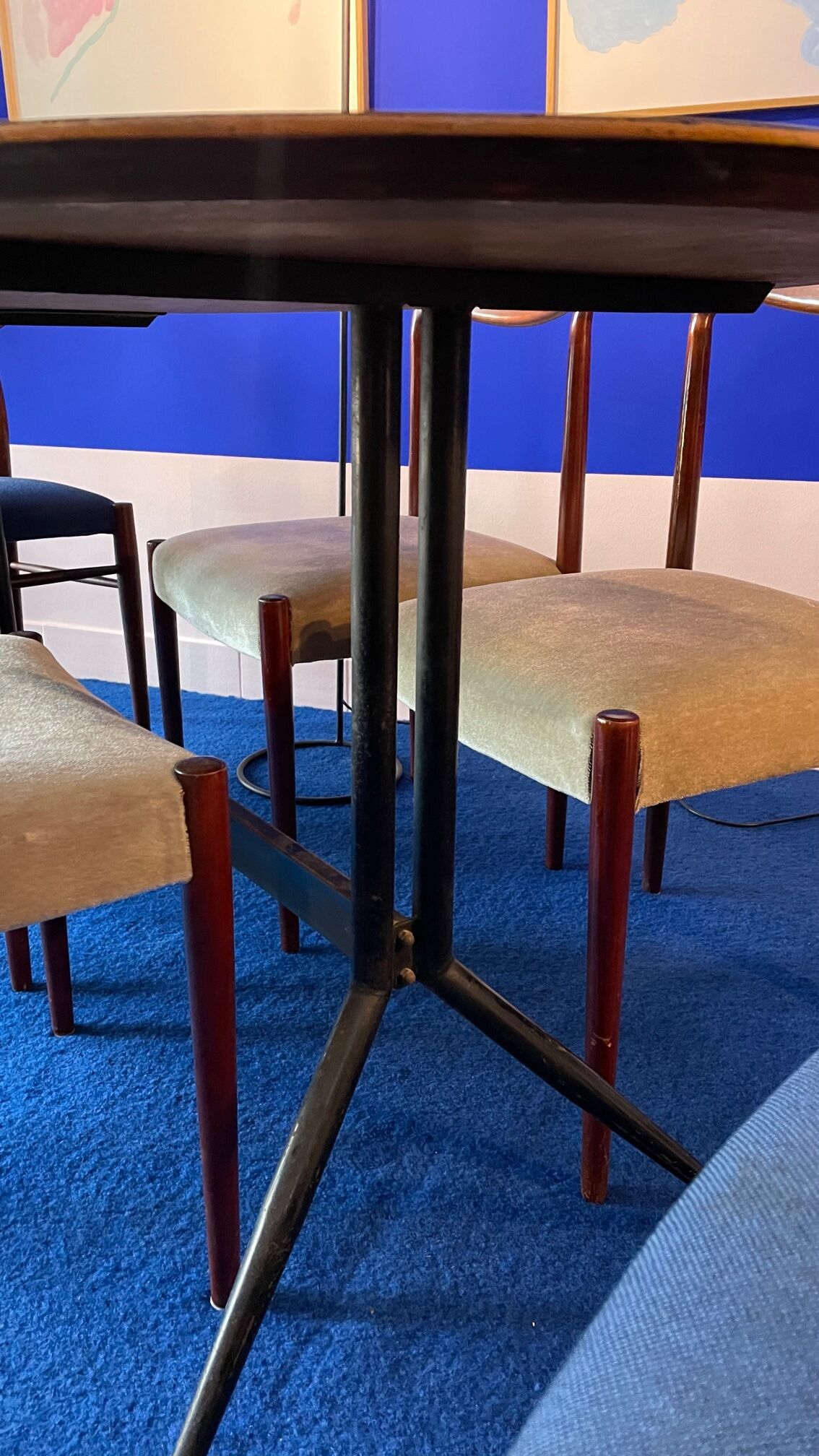 Italian oval dining table from the 60s