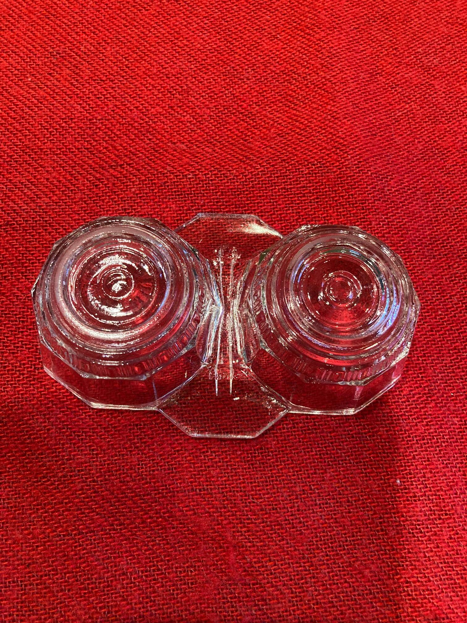 Retro salt and pepper shakers, in molded glass