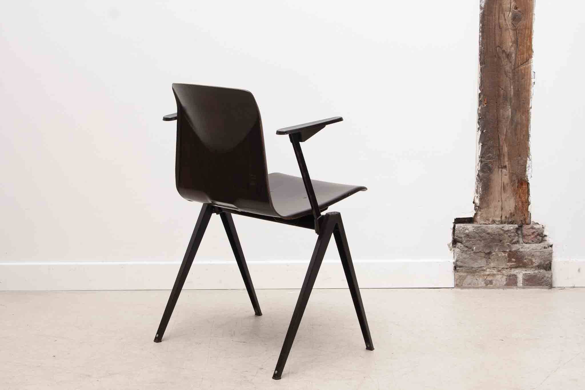 Chaise Galvanitas S22 ébène et noir avec accoudoirs