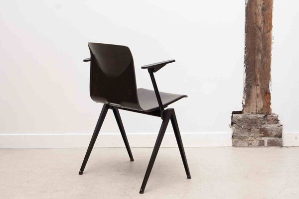 Chaise Galvanitas S22 ébène et noir avec accoudoirs