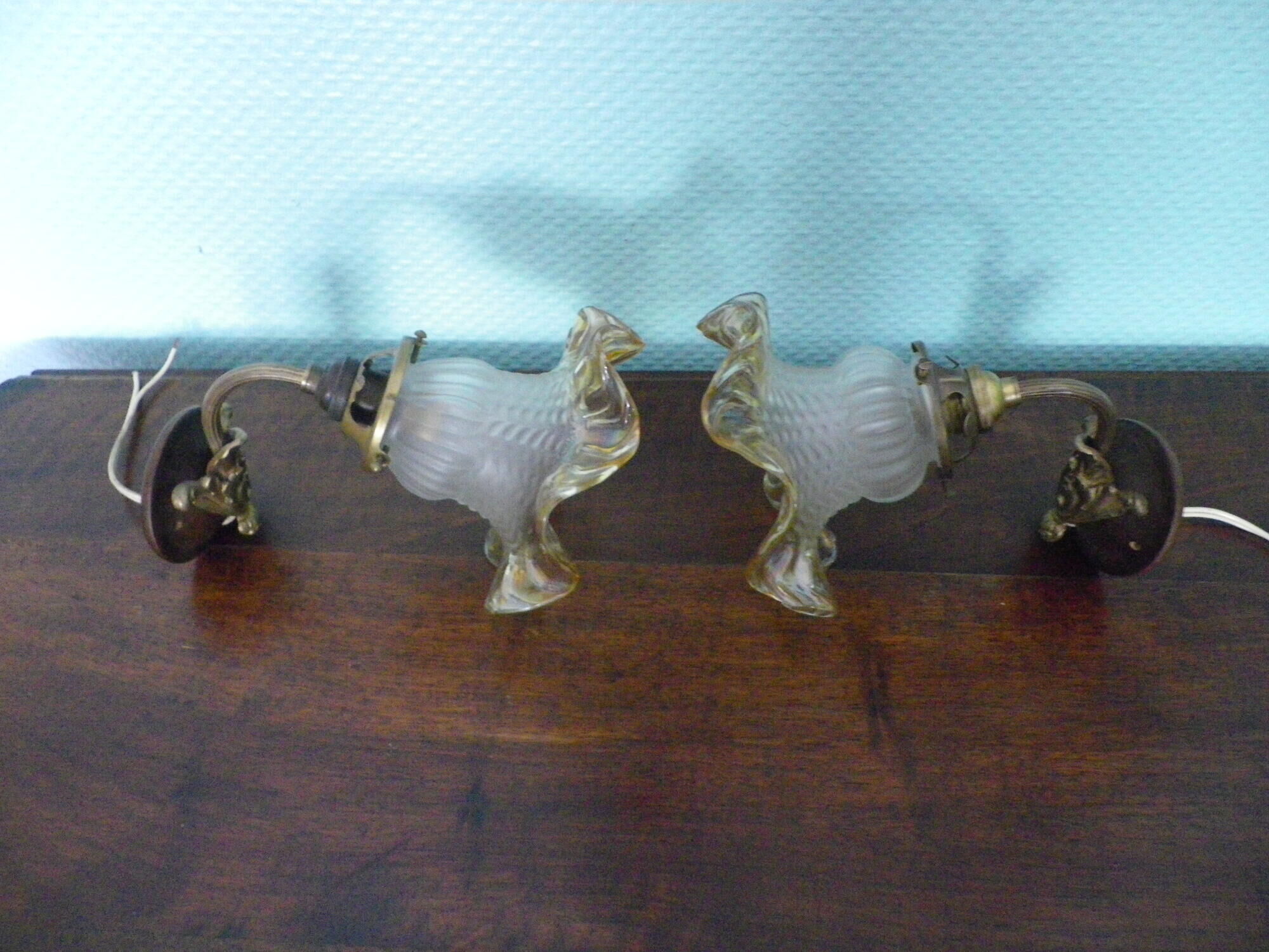 Wall lamps, opaque corolla and iridescent ochre lampshade, brass and wood support