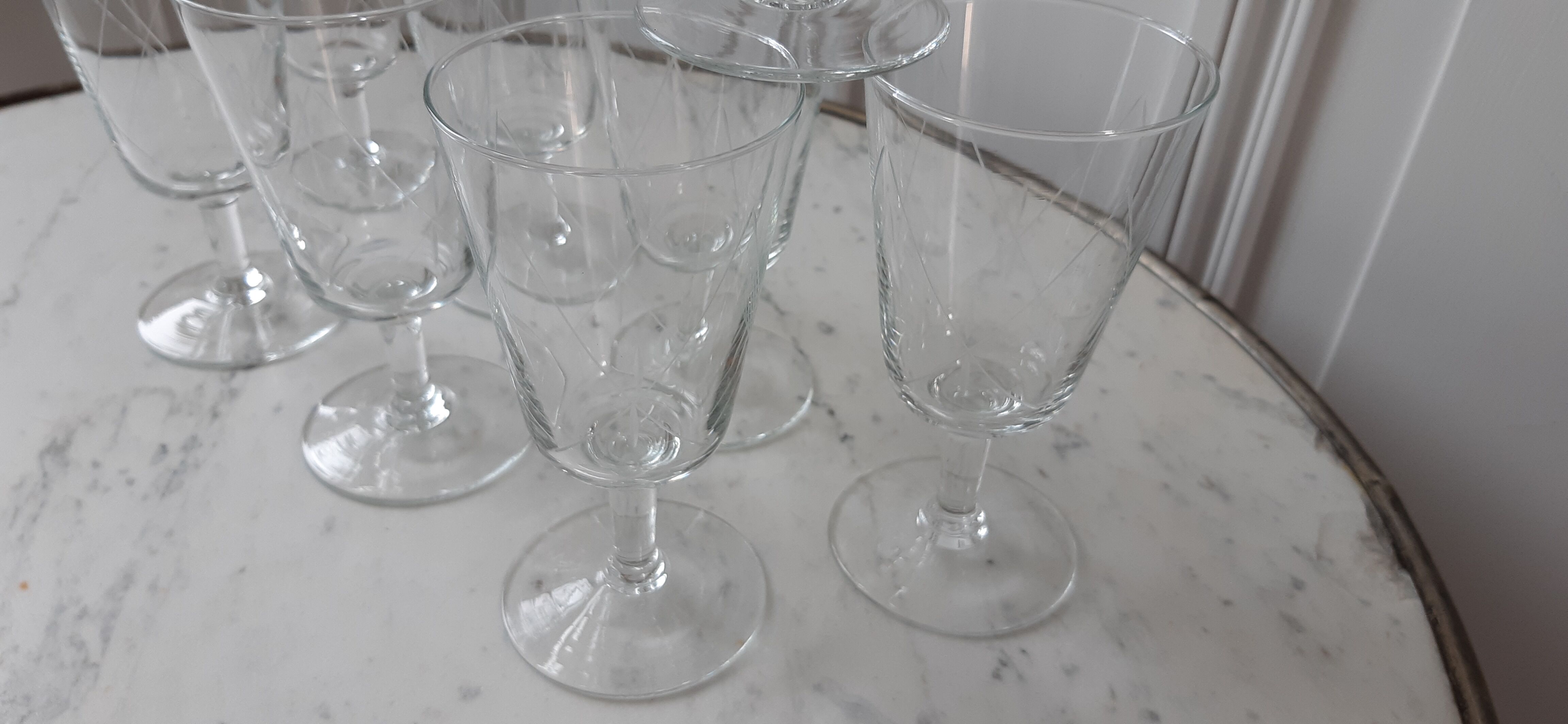 Lot de 10 verres à vin / eau gravés années 50