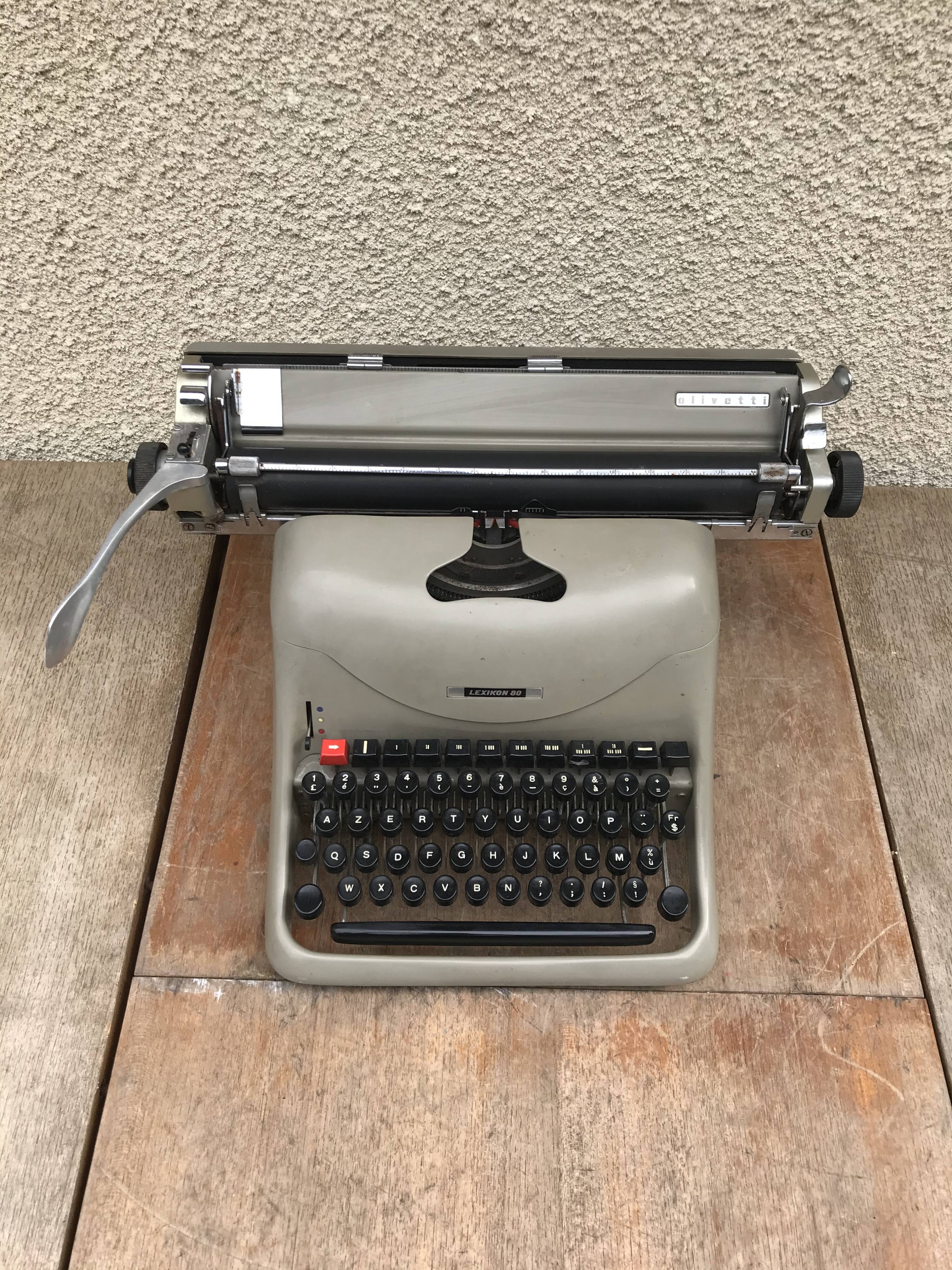 Machine à ecrire Olivetti Lexikon 80 métal gris avec housse vintage