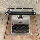 Machine à ecrire Olivetti Lexikon 80 métal gris avec housse vintage