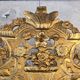 Miroir d’époque Régence à fronton en bois sculpté et doré  – XVIIIe