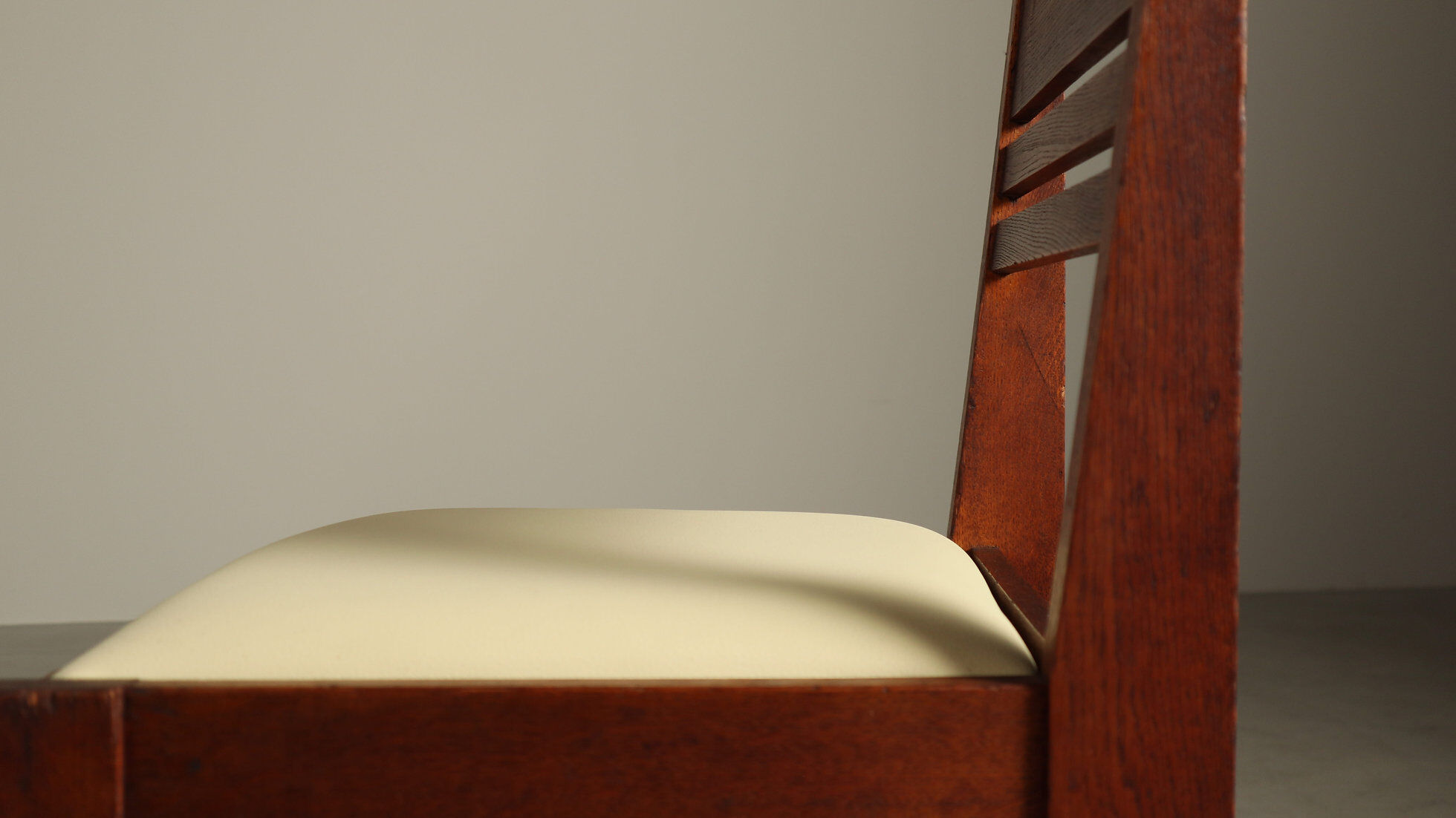 Set of 4 Dutch Hague School oak dining chairs, 1925-1935