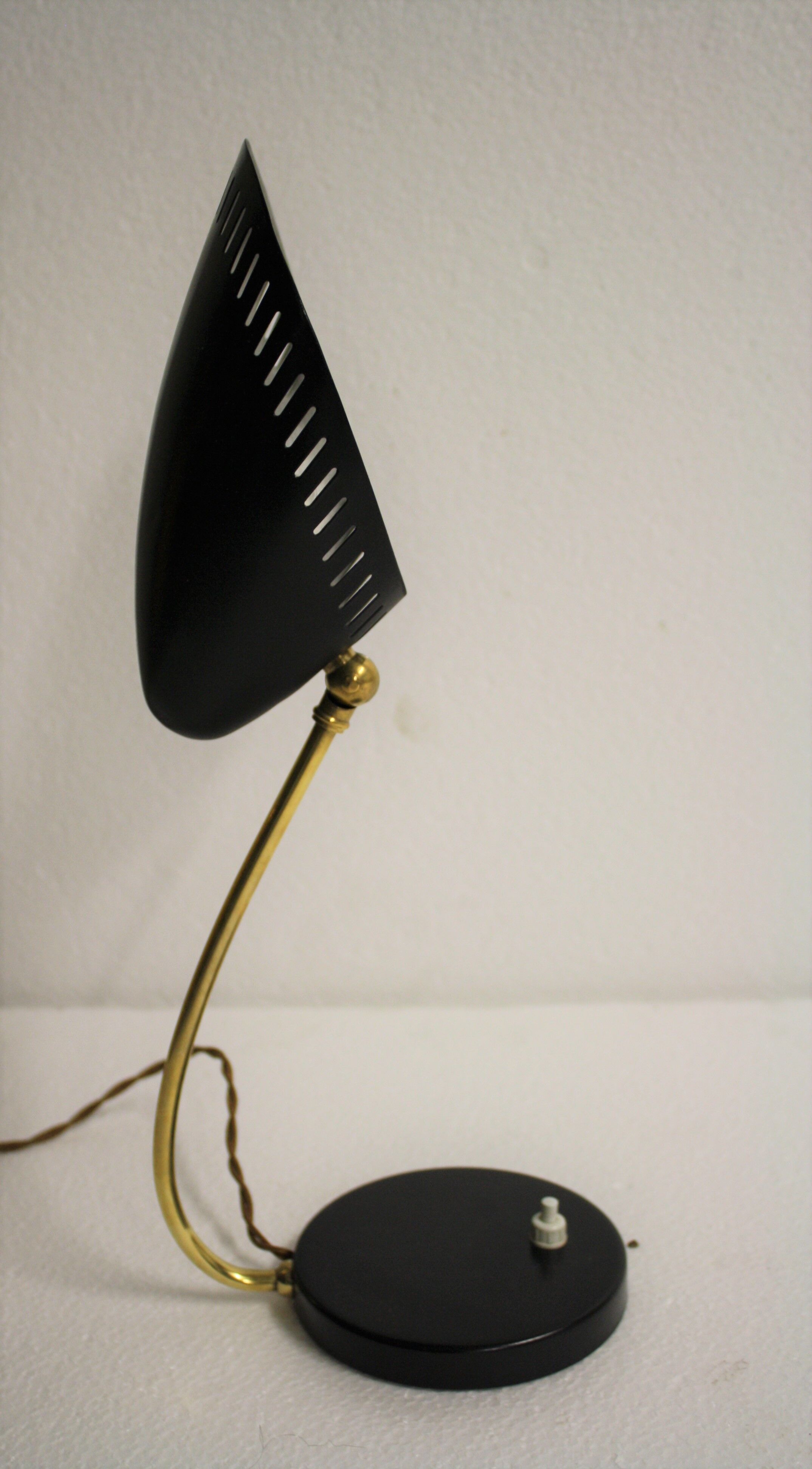 Charming brass and black metal table lamp