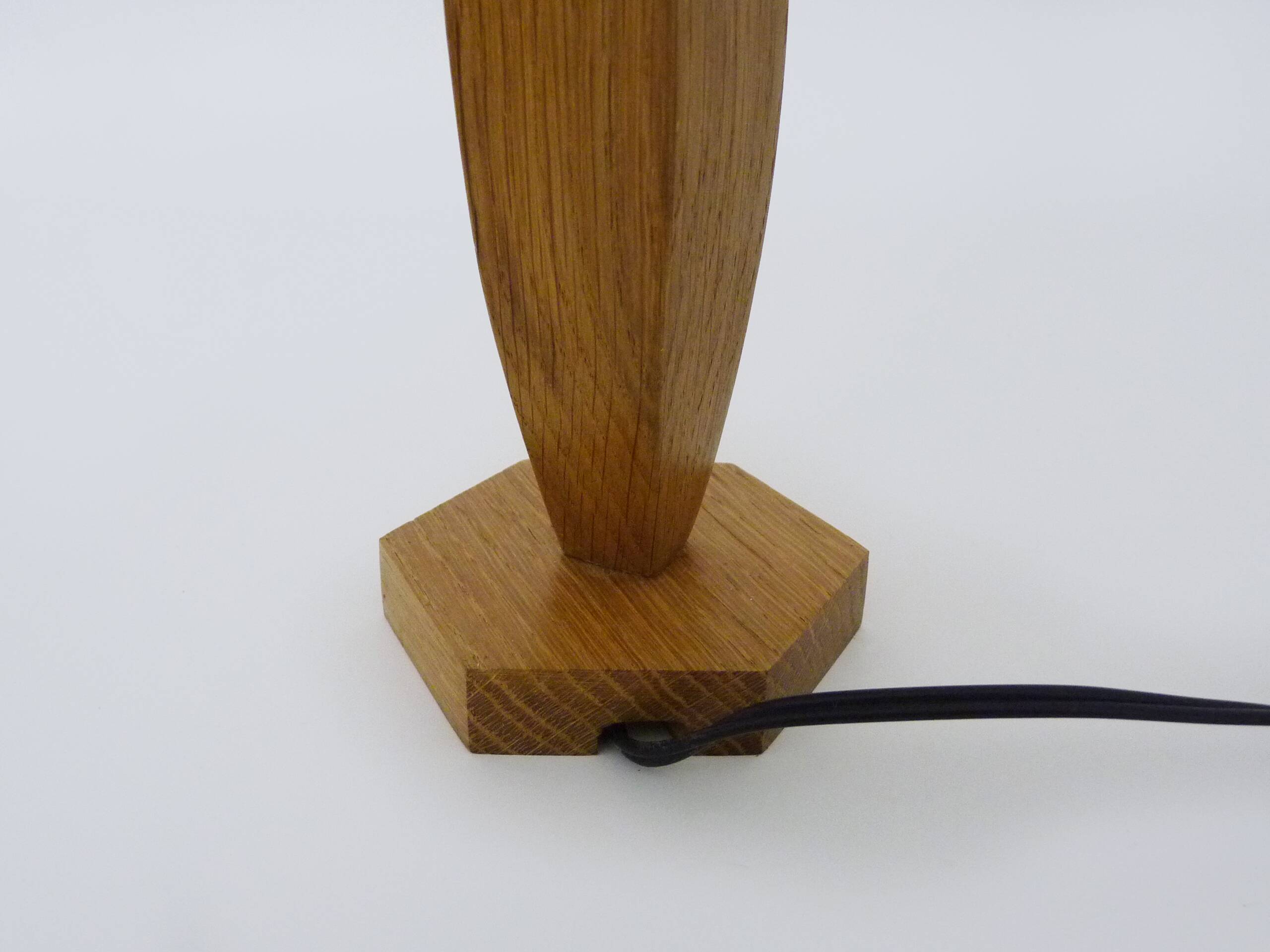 Sculptural lamp in carved oak wood, 70s 80s