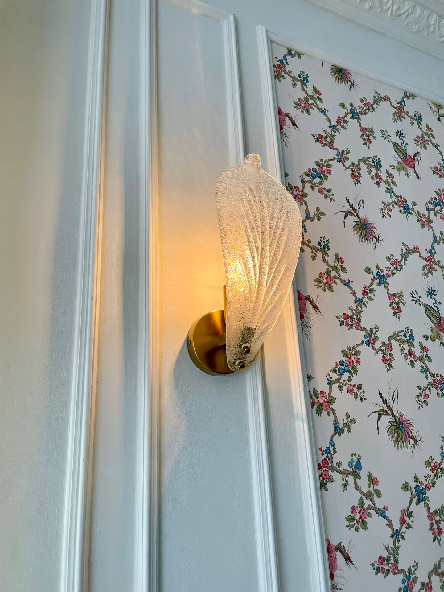 White Murano glass leaf wall light