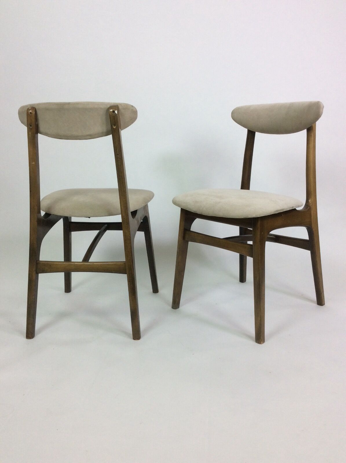 4 chairs "" 200-190 of Rajmund Teofil Hałas.
