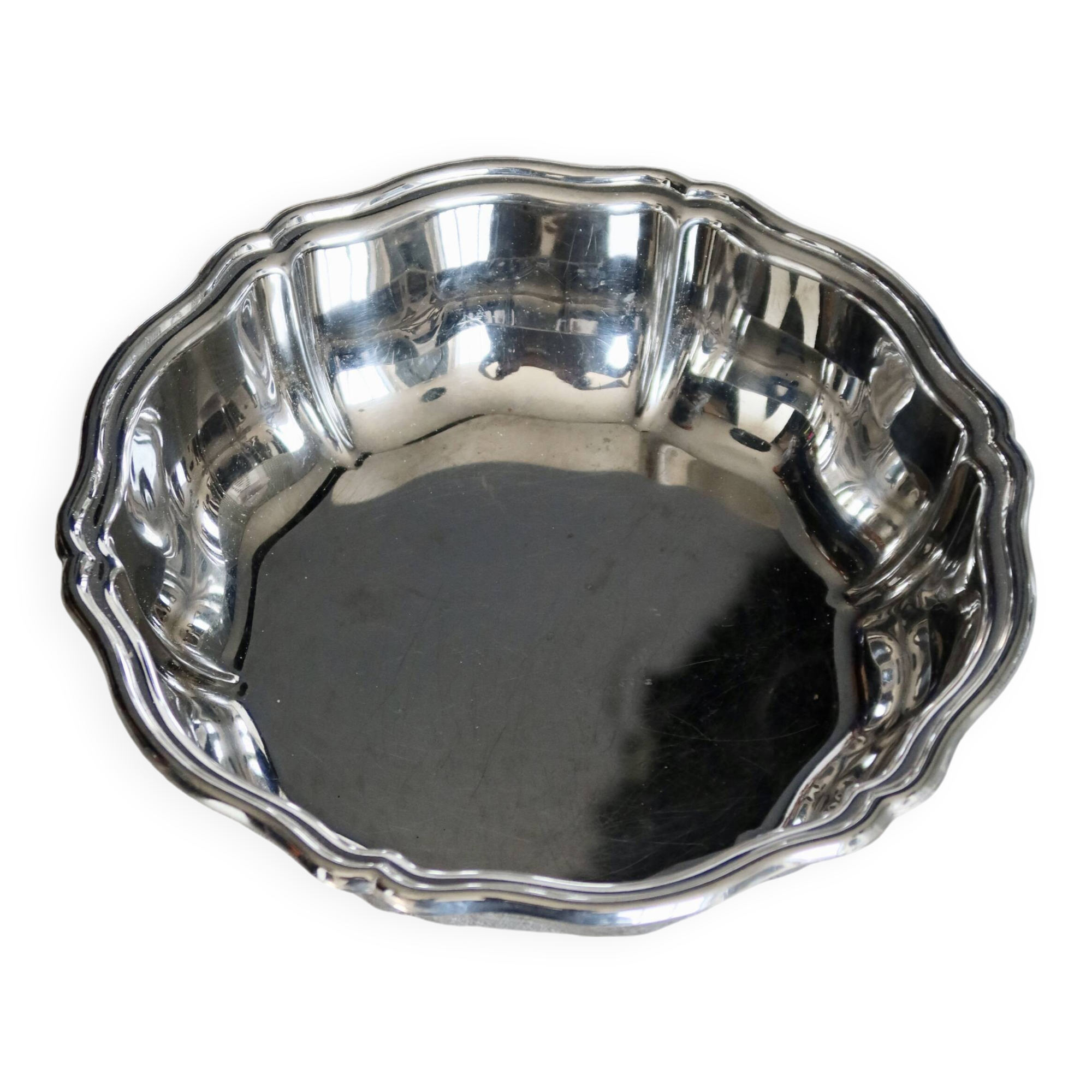 Vintage silver-plated metal salad bowl with gadrooned edge