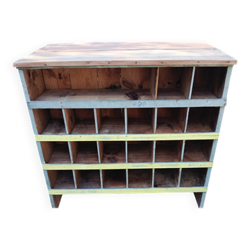 Workshop furniture with double-sided lockers
