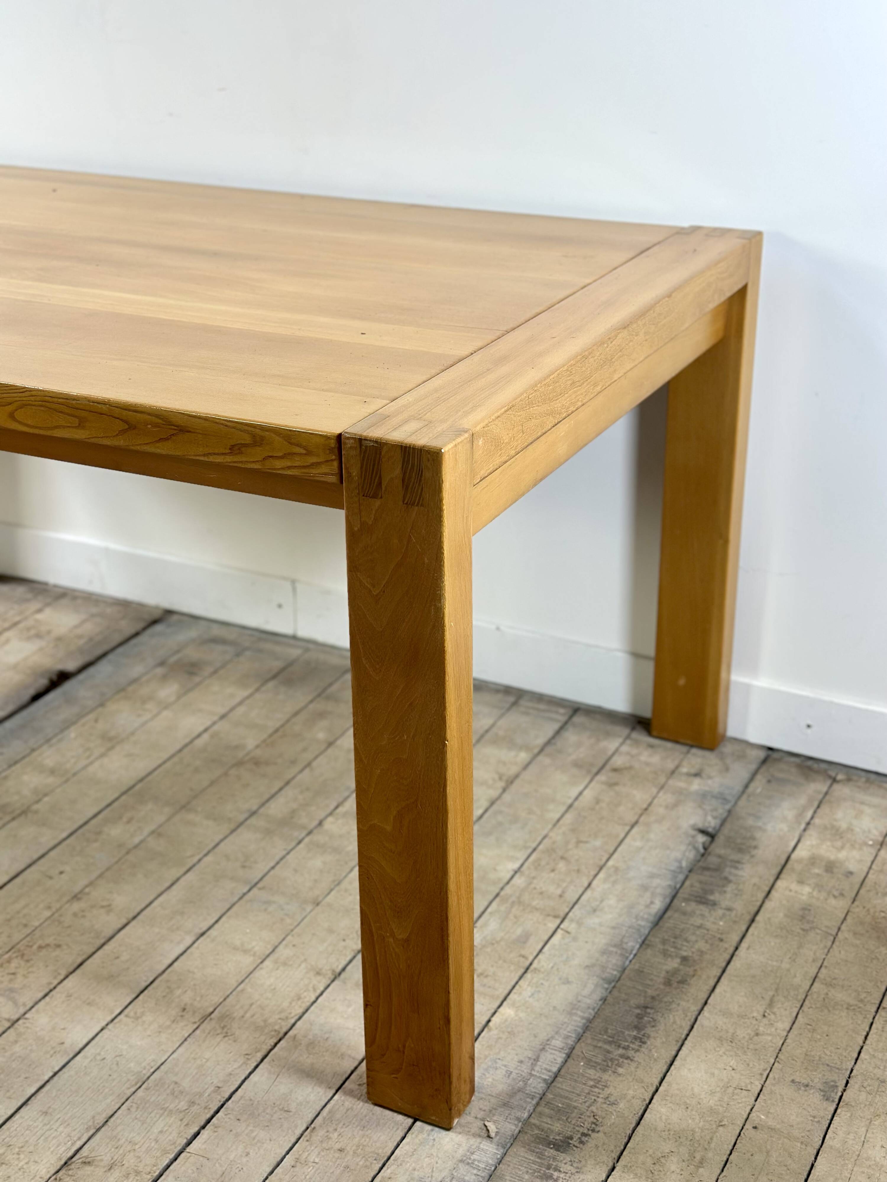 Extendable table in solid oiled elm by maison regain 1970