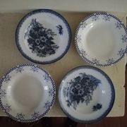 4 assiettes à soupe terre de fer dépareillées