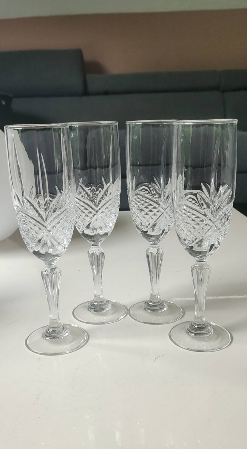 Lot of 4 large crystal flutes. Signed Arc. Height 20 cm.