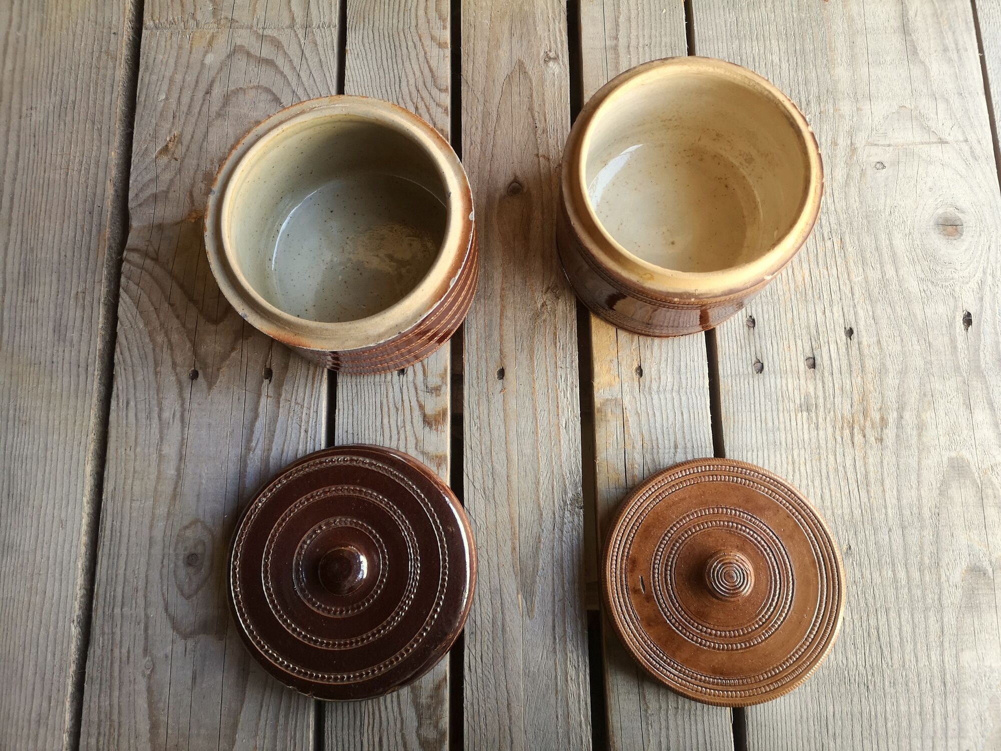 2 decorative sandstone boxes with lid