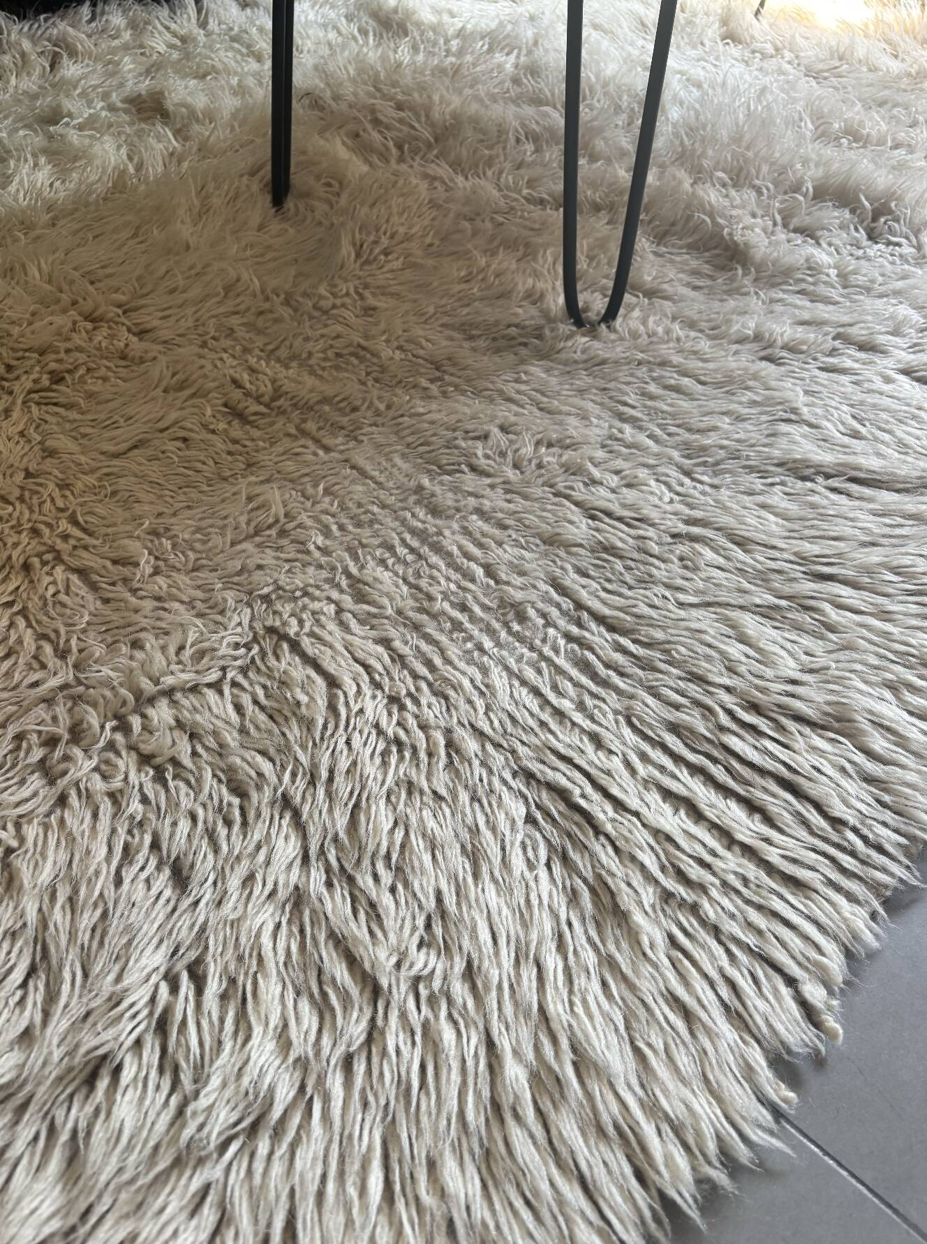 Large vintage carpet 100% pure wool Flokati with long pile from the 60s-70s.