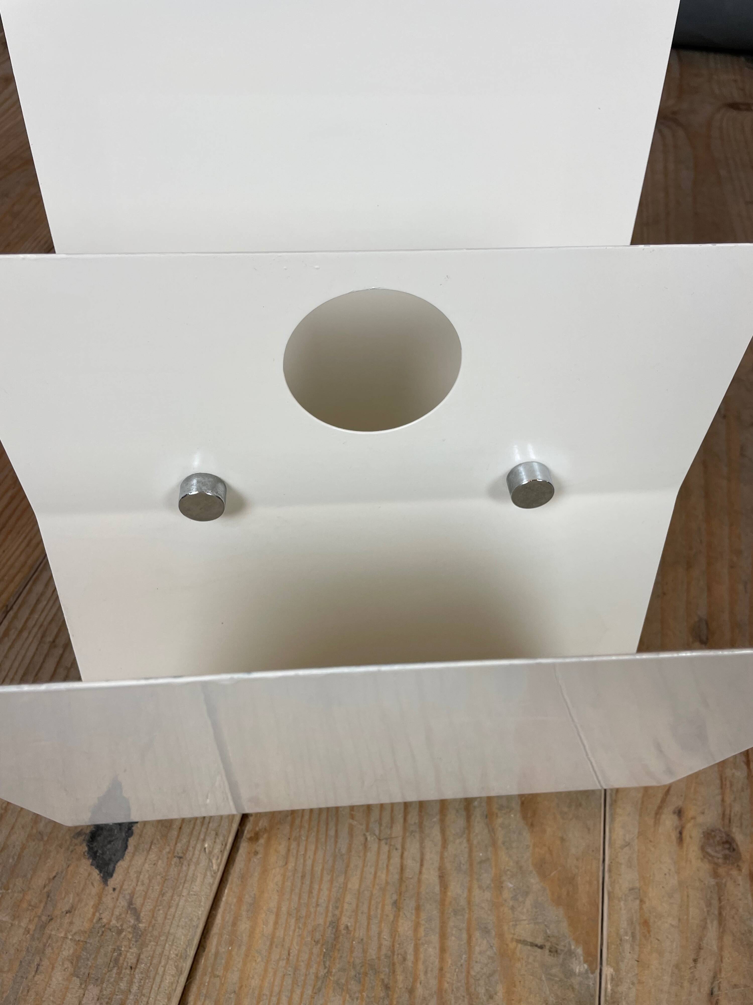 White lacquered metal magazine rack from the 1970s