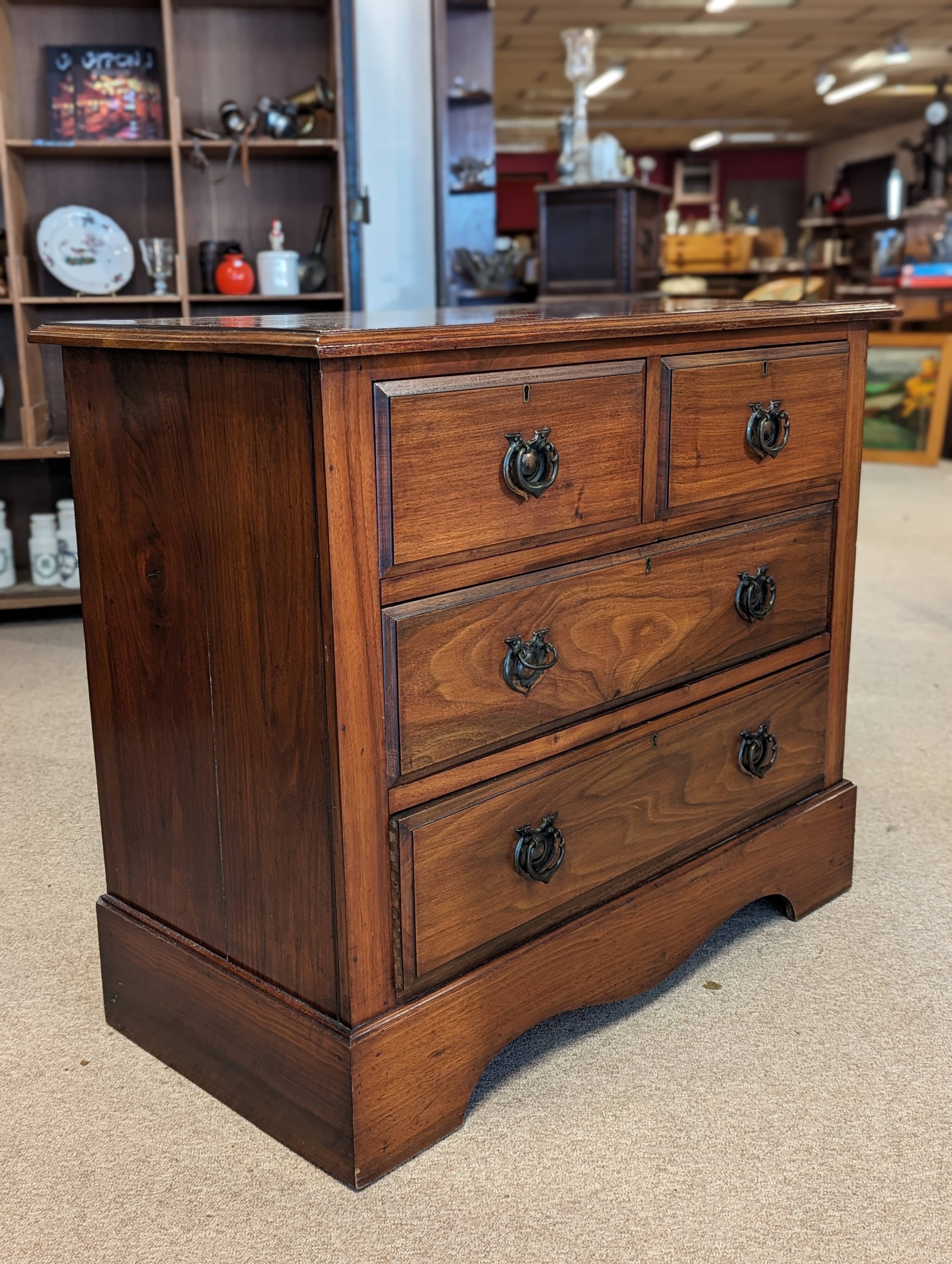 English mahogany chest of drawers