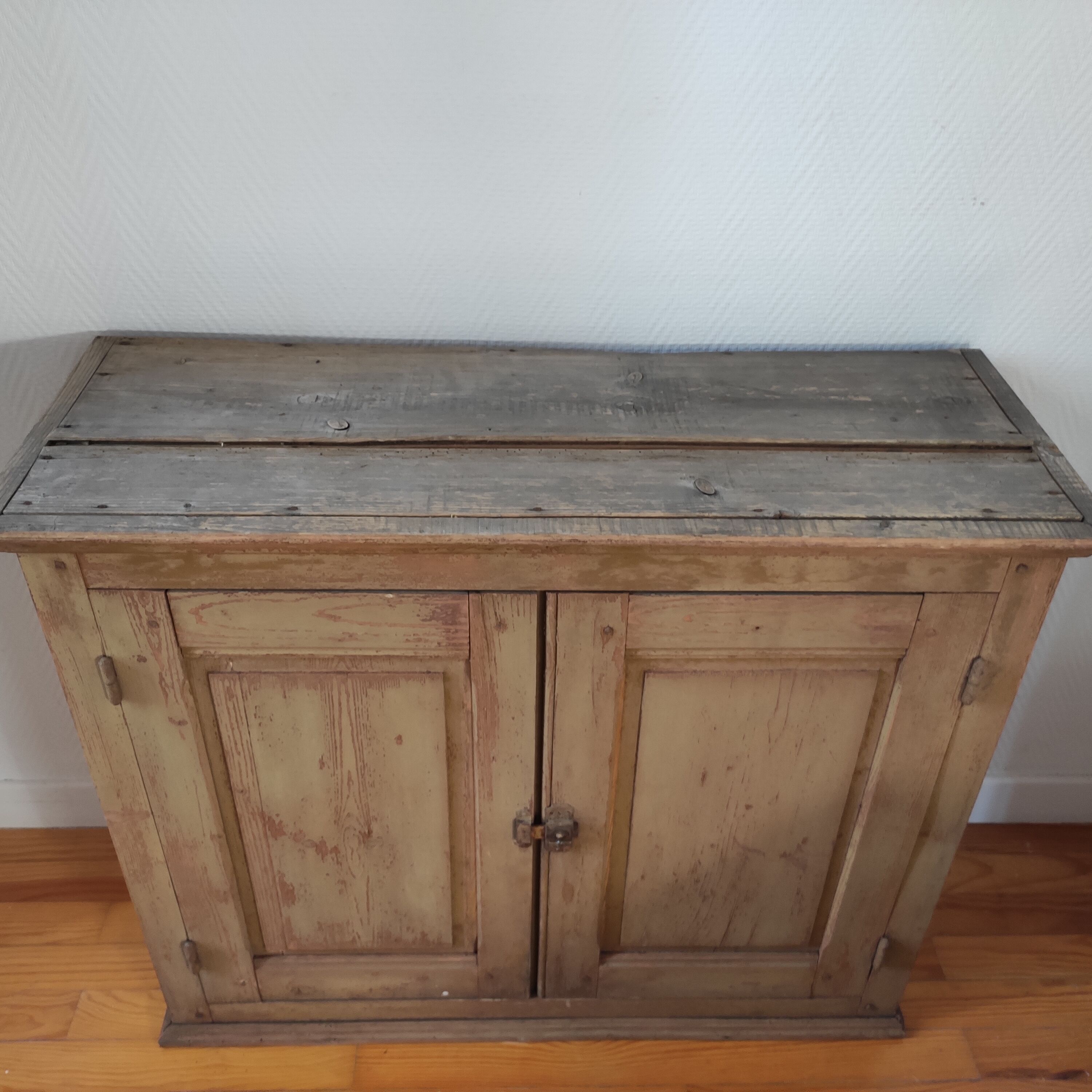 Old Parisian style buffet