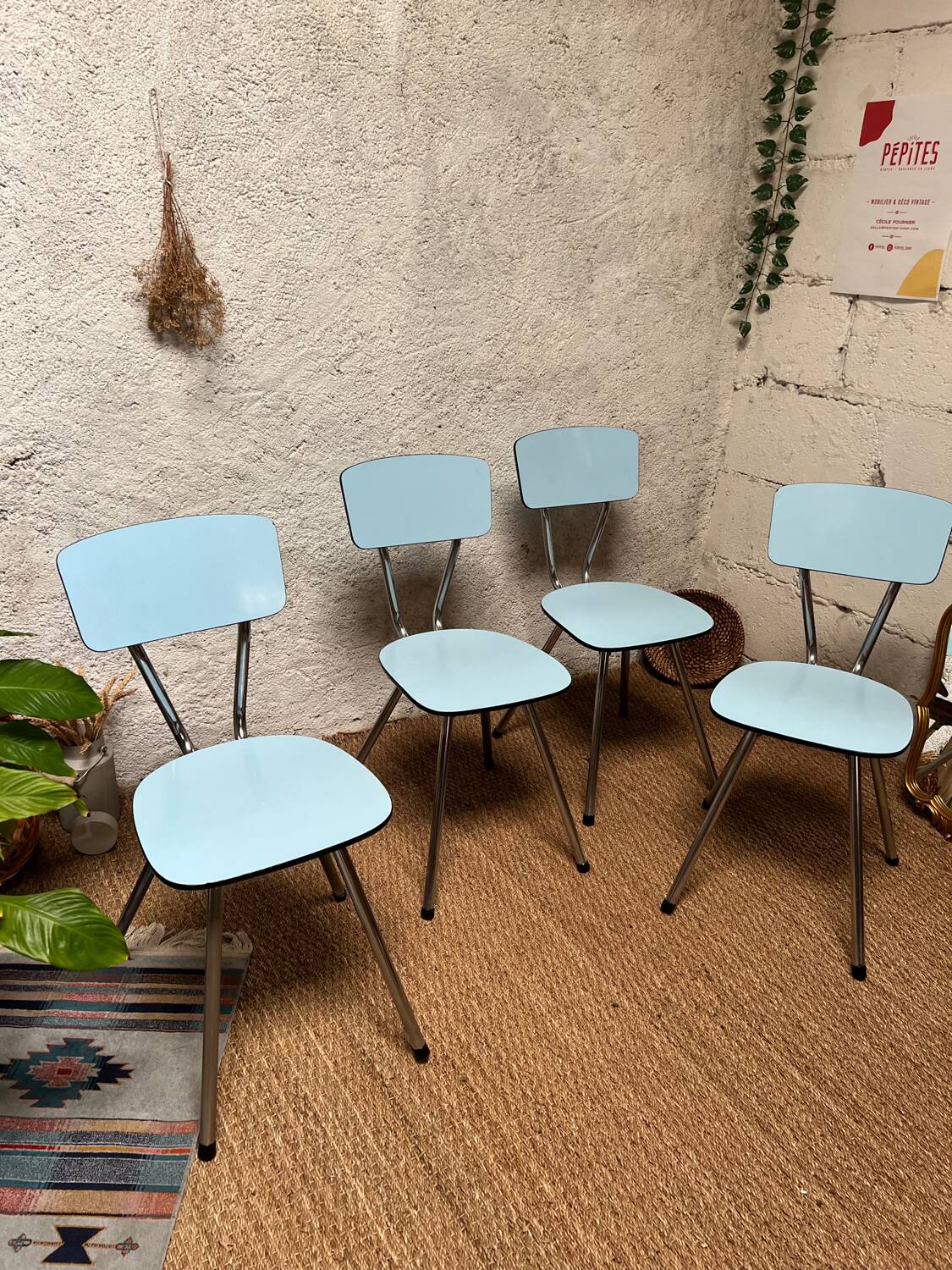 4 chaises en Formica bleu