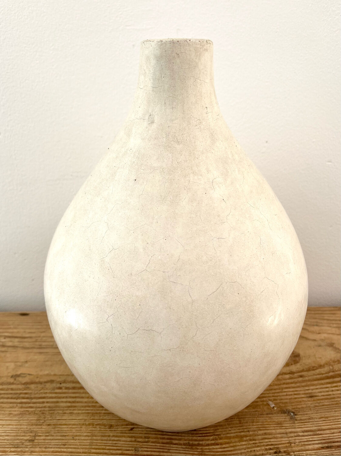 White vase in tadelakt