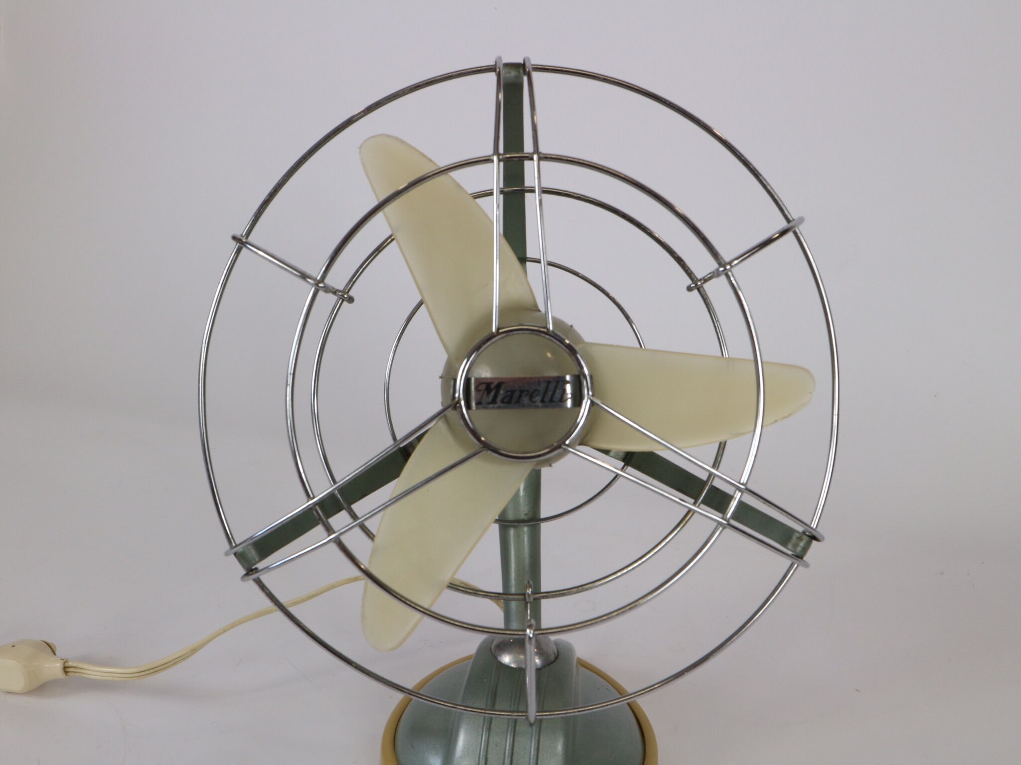 Deux ventilateurs vintage en métal peint made in Italy Marelli