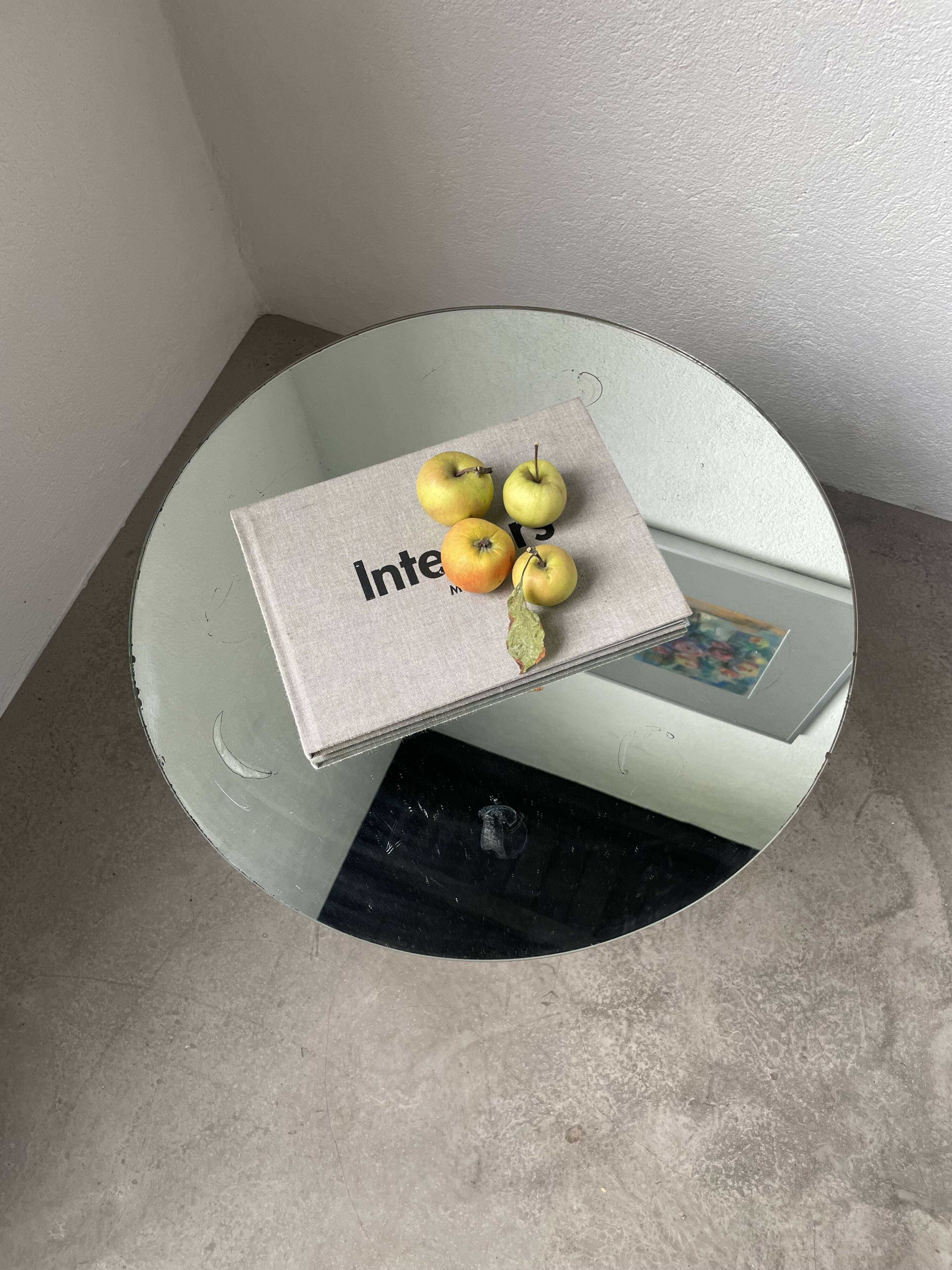 Art deco mirror pedestal table in walnut 1930