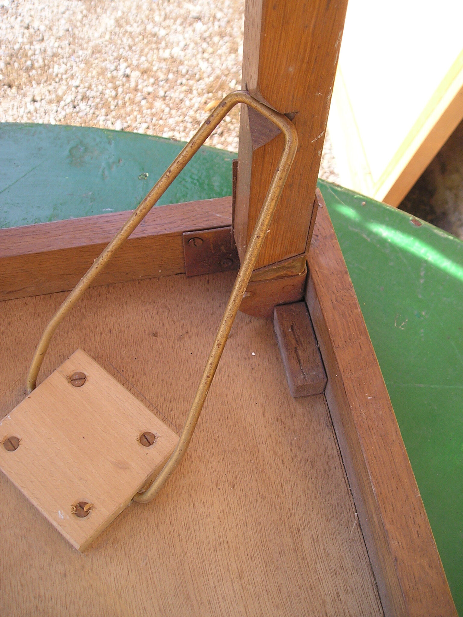 Folding bridge table