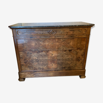 Commode de style Louis-Philippe en loupe de noyer