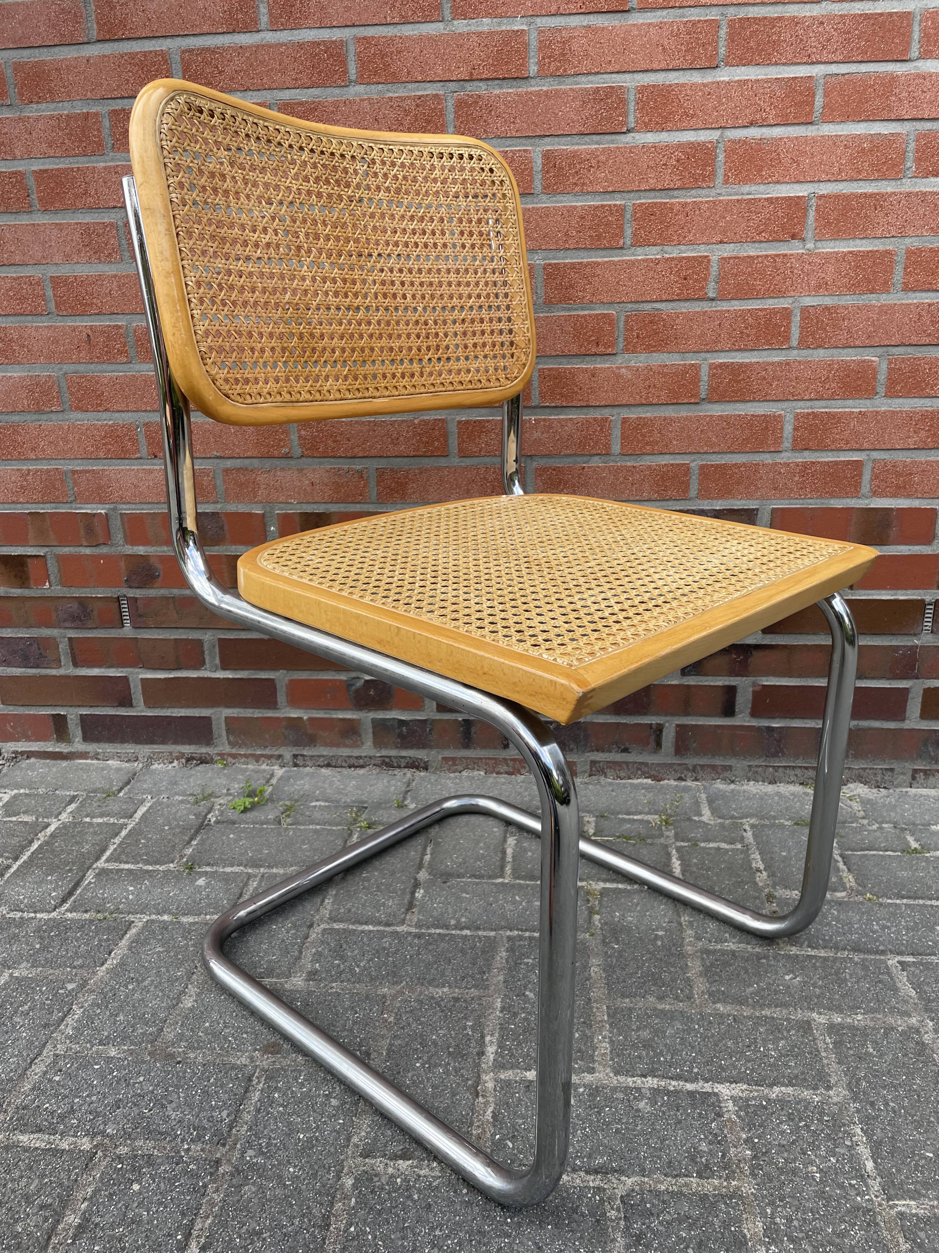 Ensemble de 4 Chaises vintage modèle Cesca B32 en chrome et bois