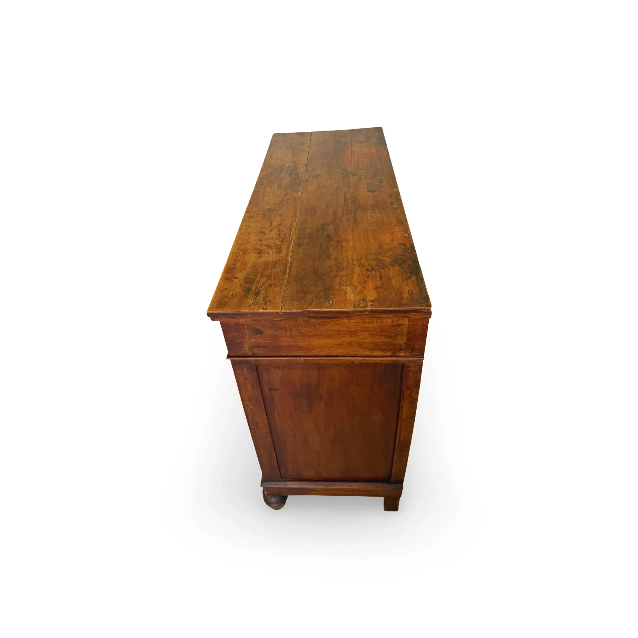 Antique Italian walnut chest of drawers dating to the late 19th centur