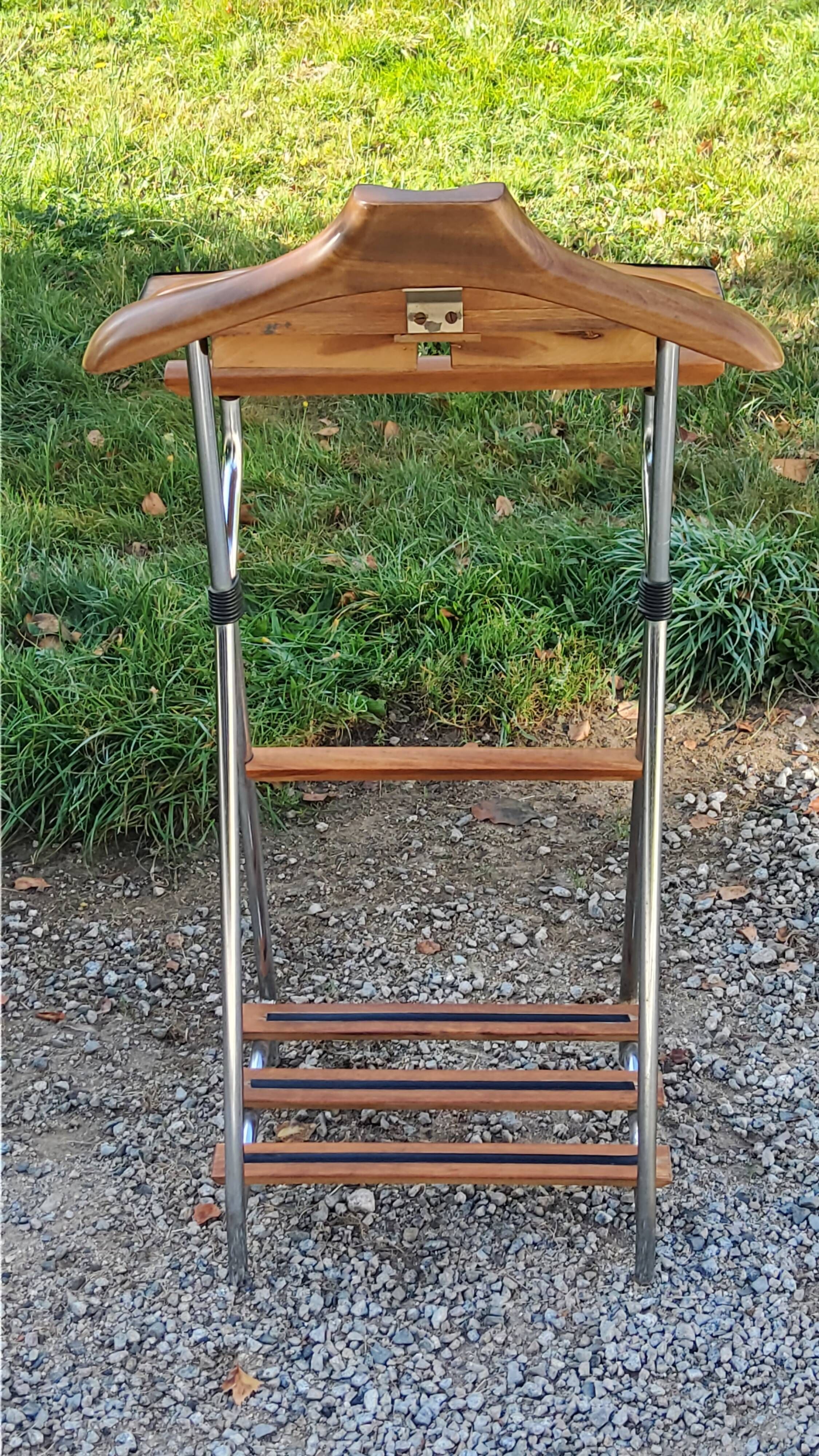 Vintage valet in wood, chrome metal and vinyl from the 60s