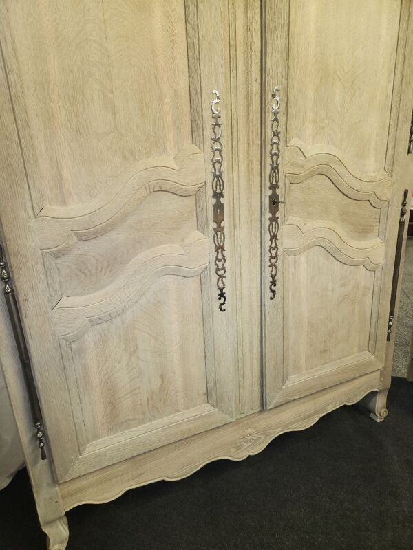 Armoire lorraine 19ème sablée et patinée
