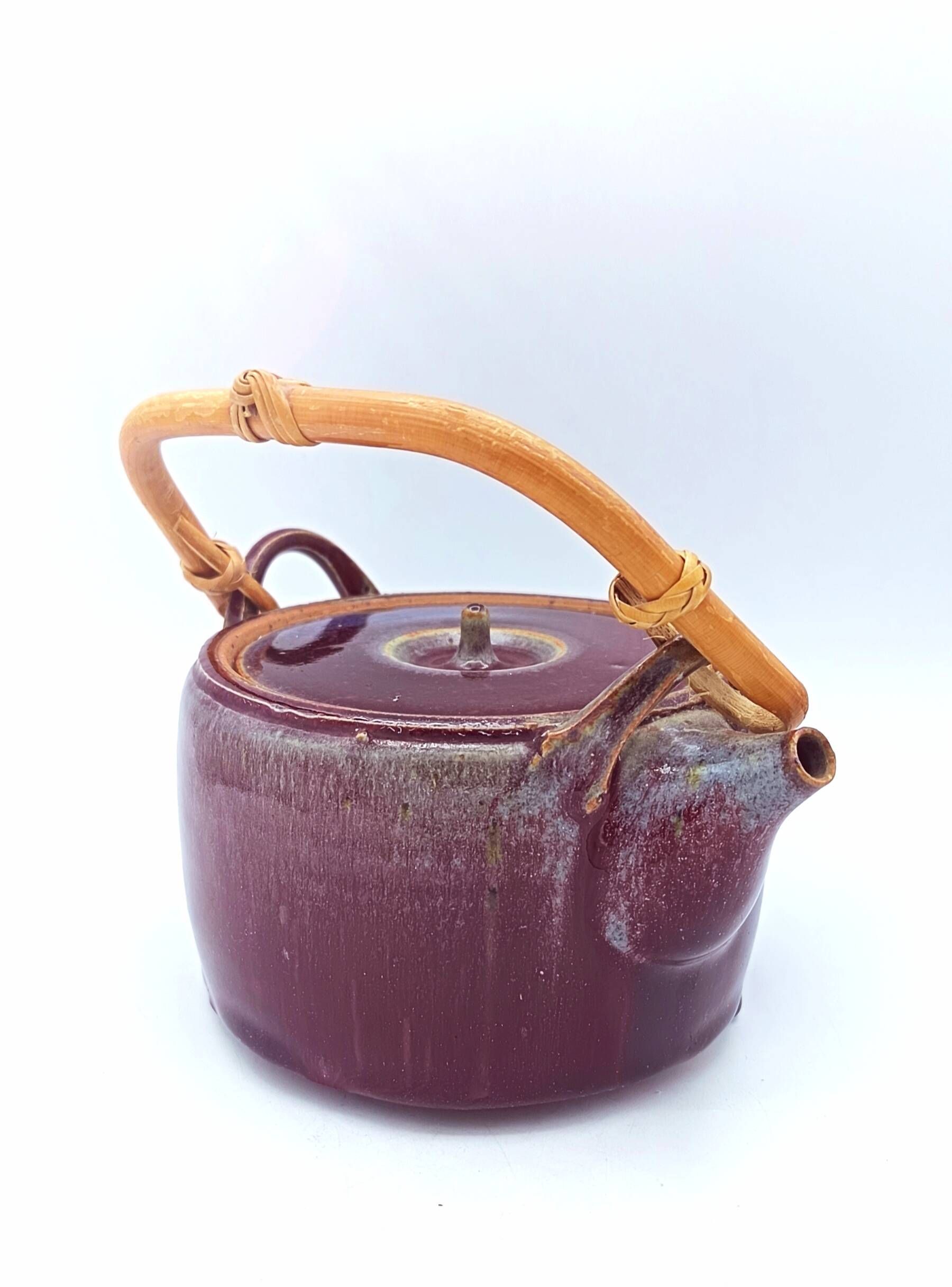 Stoneware teapot - to be identified