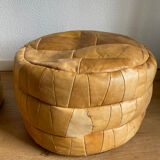 Set of 2 patchwork leather poufs brown camel De Sède