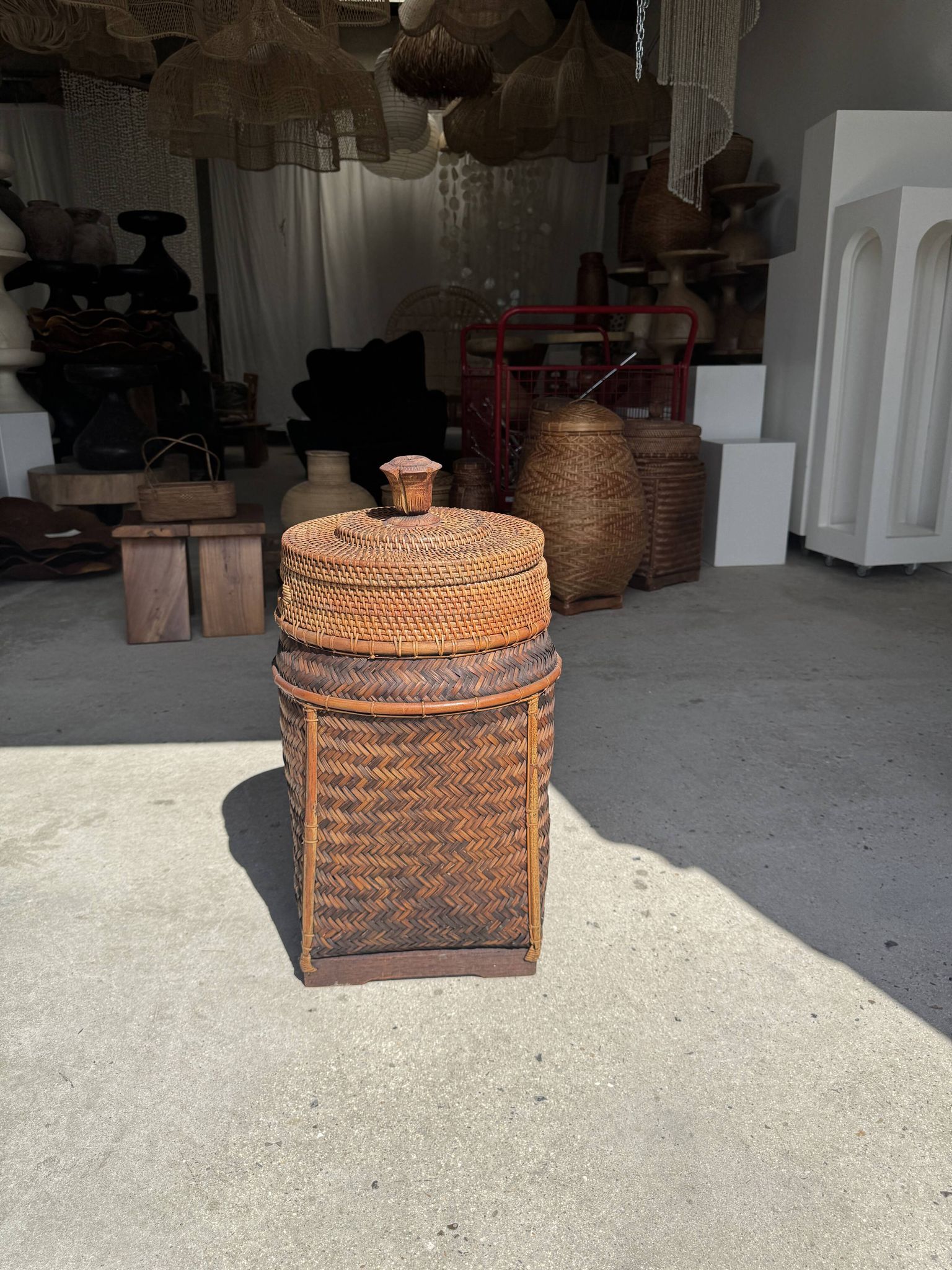Large Indonesian wicker fishing basket with lid H65 D33