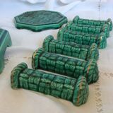 Set of 6 knife holders, a trivet, a 1960s bottle coaster